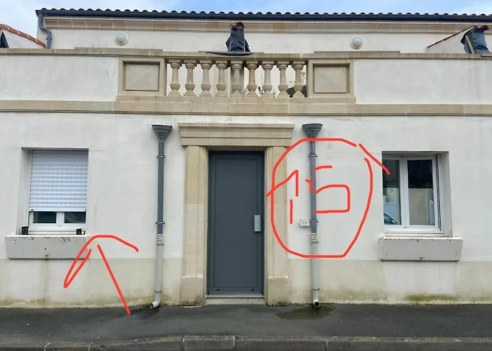 Cosy Avec Jardin Proche Centre . La Rochelle (Charente-Maritime)