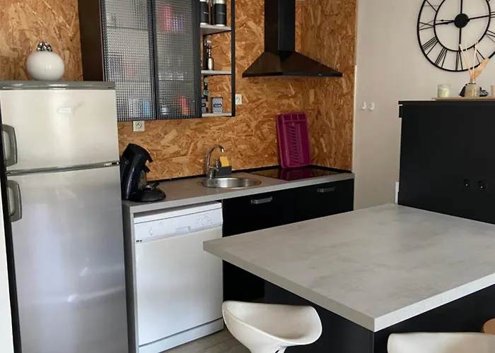 Cosy Avec Jardin Proche Centre . *