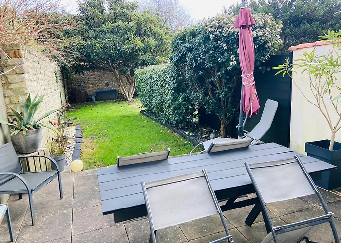 Cosy Avec Jardin Proche Centre . * La Rochelle (Charente-Maritime)