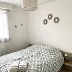 Cosy Avec Jardin Proche Centre . * La Rochelle (Charente-Maritime)
