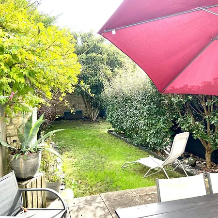 Cosy Avec Jardin Proche Centre . *