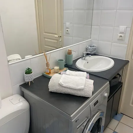 Cosy Avec Jardin Proche Centre . *