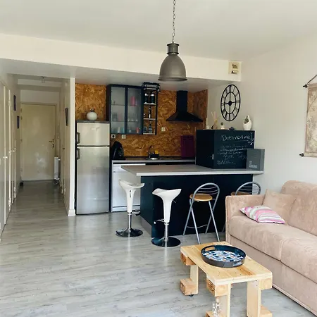 Cosy Avec Jardin Proche Centre . La Rochelle (Charente-Maritime)