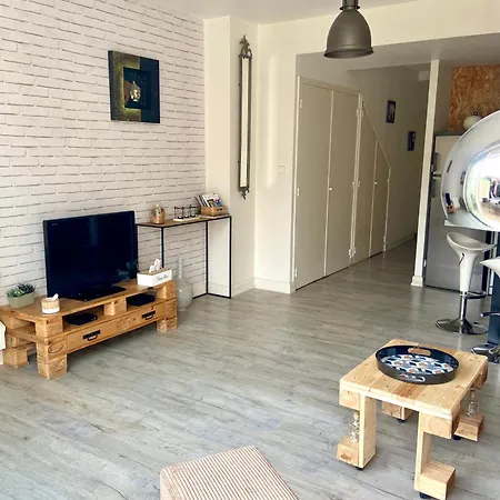 아파트 Cosy Avec Jardin Proche Centre . *
