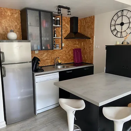 Cosy Avec Jardin Proche Centre . *