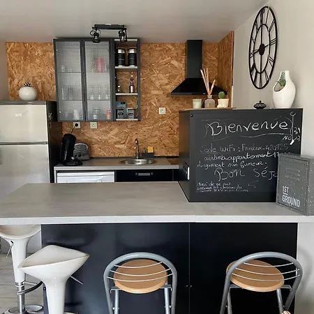 Cosy Avec Jardin Proche Centre . La Rochelle (Charente-Maritime)