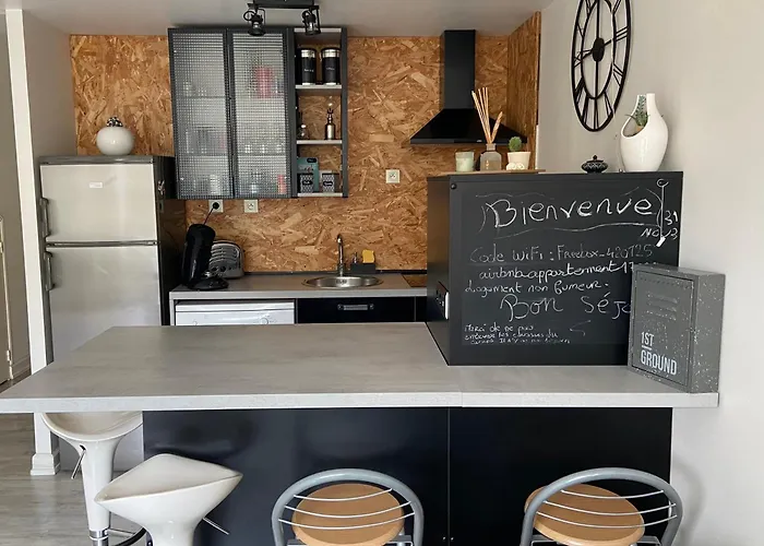 Cosy Avec Jardin Proche Centre . Λα Ροσέλ